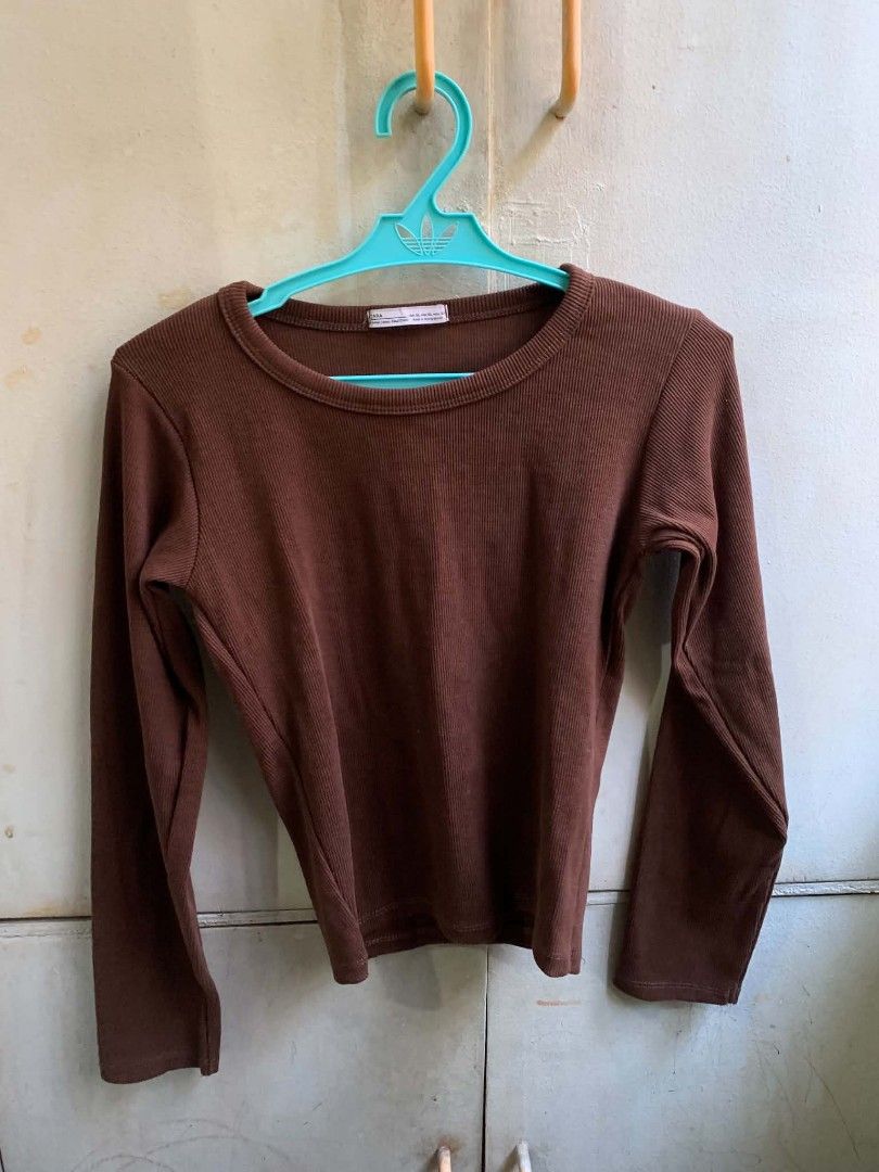 Zara Ribbed Long Sleeve Top - Brown (Category: Longsleeves) located in Manila. Submitted by usagichan_rabbit (Listing ID 1463573834, Image 1). Description: - Zara brown ribbed long-sleeved top - Comfortable, stretchy material - Classic crew neck design - Essential wardrobe basic - Easy to style and layer brandnew fit to xs only.
