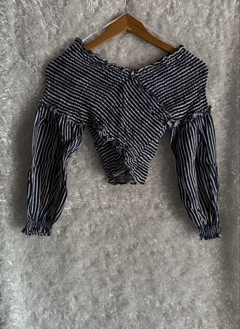 Zara Smocked Cropped Blouse (Category: Blouses) located in Naga. Submitted by tiindahunts (Listing ID 1463614870, Image 1). Description: From Hongkong box!.