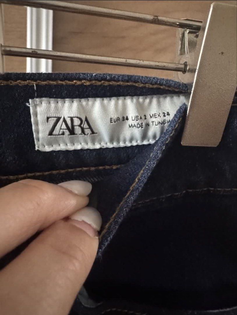 ZARA Turn Up Cuffed Wide Jeans (Category: Jeans) located in Valenzuela. Submitted by hotchix14 (Listing ID 1463590819, Image 3). Description: - Zara Dark wash denim jeans - High waisted - 26’ waist - Trendy wide leg silhouette - Adjustable cuff - Versatile for casual outfits - Made in Tunisia - Like New.