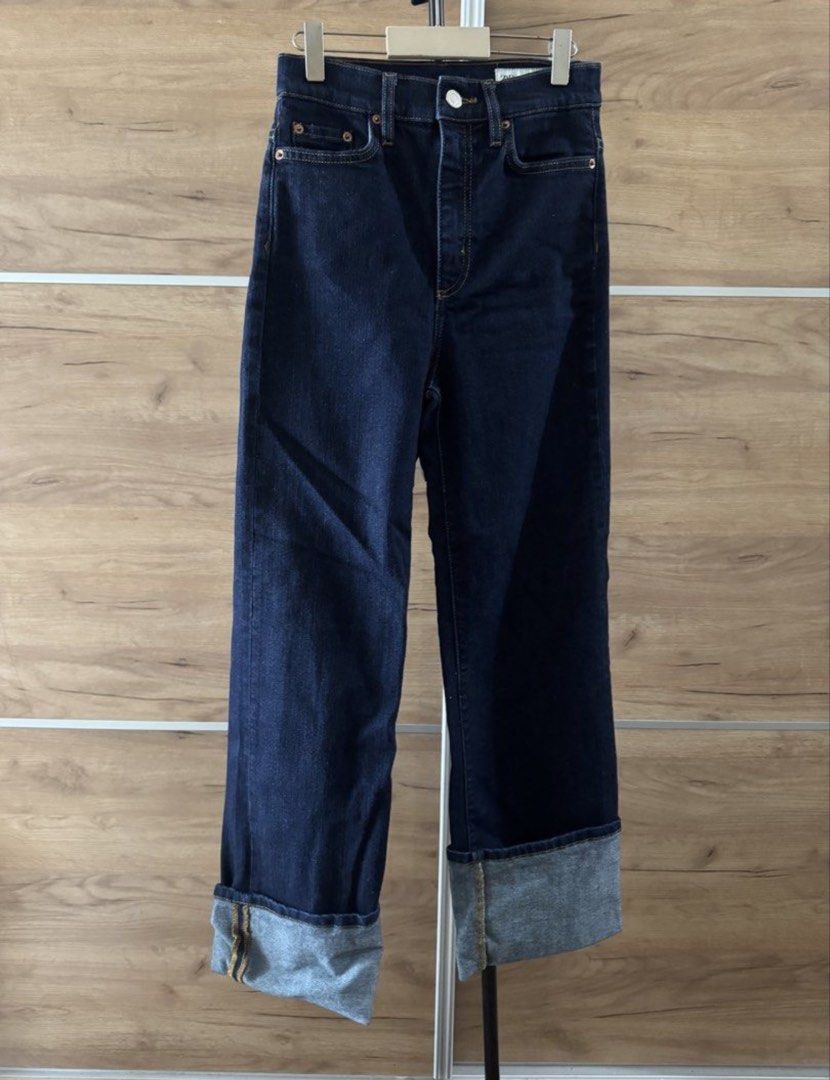 ZARA Turn Up Cuffed Wide Jeans (Category: Jeans) located in Valenzuela. Submitted by hotchix14 (Listing ID 1463590819, Image 1). Description: - Zara Dark wash denim jeans - High waisted - 26’ waist - Trendy wide leg silhouette - Adjustable cuff - Versatile for casual outfits - Made in Tunisia - Like New.