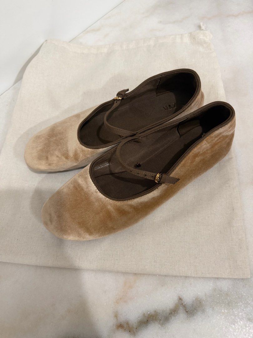 ZARA Velvet Ballet Flats with Strap (Category: Flats & Sandals) located in Paranaque City. Submitted by closetcoph (Listing ID 1463607350, Image 3). Description: - Zara velvet ballet flats - Features a thin strap across the top - Soft material with a slight sheen - Soles show minimal wear - Versatile for dressing up or down - Easy slip-on style.