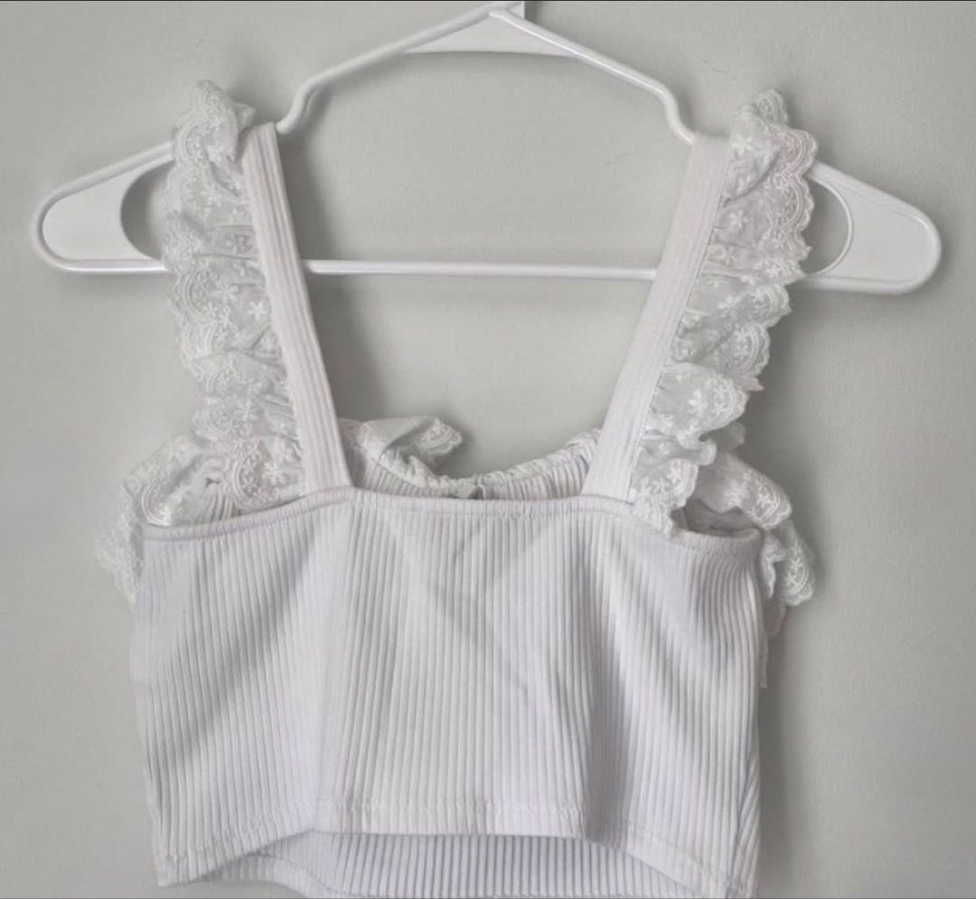 Zara White Crop Top (Category: Sleeveless) located in Macabebe. Submitted by virgoluxe.co (Listing ID 1463619483, Image 3). Description: Zara white crop top - Ruffle detailing - Size: Fits Small to Medium - Ribbed texture - Perfect with long pants or jeans.