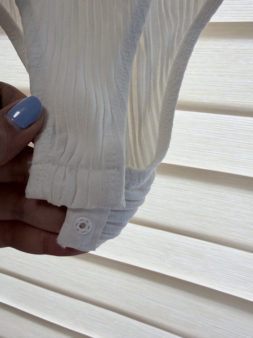 Zara White Pleated Puff Sleeve Bodysuit (Category: Blouses) located in Manila. Submitted by cheska.closet18 (Listing ID 1463603911, Image 2). Description: - White Zara bodysuit - Pleated texture - Dramatic sheer puff sleeves - Snap button closure at the bottom - Super chic and stylish - Versatile for dressing up or down.