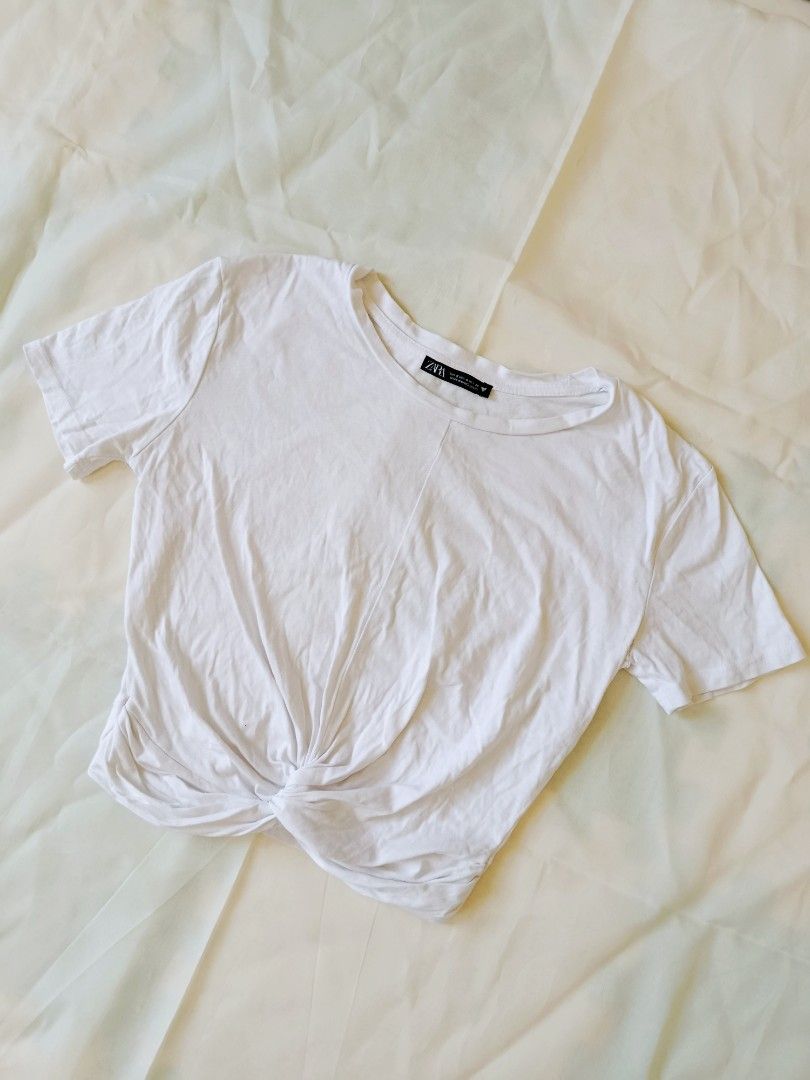 Zara White Twist-Front Crop Tee Size S (Category: Shirts) located in Legazpi City. Submitted by gellybean_closet (Listing ID 1463589522, Image 2). Description: 🎀 Item Details: • Price: ₱99.00 • Size: Small • Condition: Pre-loved (Used but not abused) • Color: White (Note: Color may slightly vary due to lighting) 💰 Payment: Cash / GCash 📍 Meet-up: Every Saturday (Within Albay area) 🚚 Shipping: Available for buyer's outside Legazpi or Albay (Sh