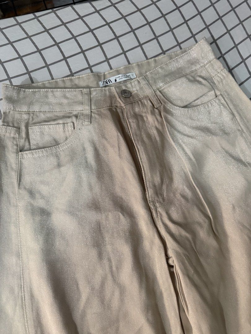 Zara Wideleg Jeans (Category: Jeans) located in Quezon City. Submitted by pinkystrends.co (Listing ID 1463638578, Image 3). Description: .