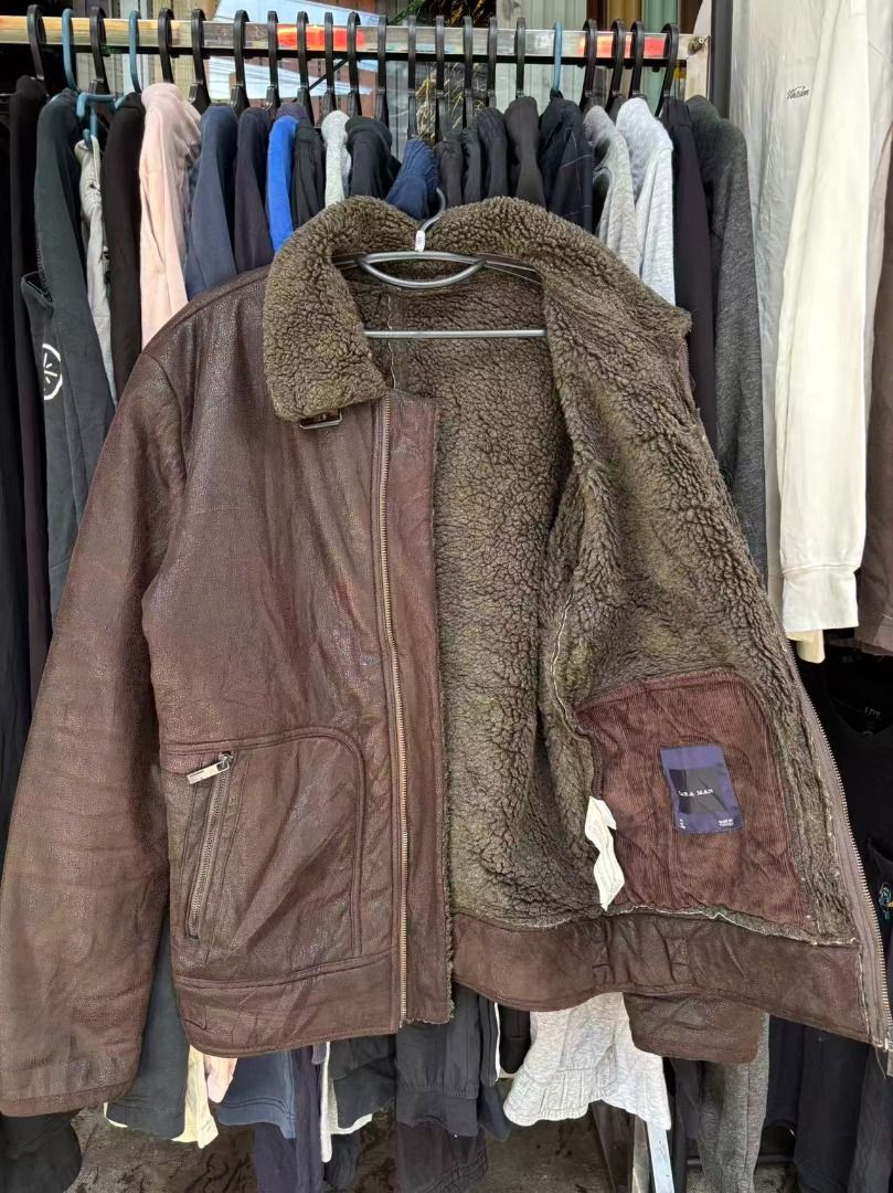 ZARAMAN ZIPPER JACKET (Category: Coats, Jackets and Outerwear) located in Manila. Submitted by nlgarments (Listing ID 1463576821, Image 2). Description: NOT LEATHER JACKET NO ISSUE SIZE LARGE ON TAG.