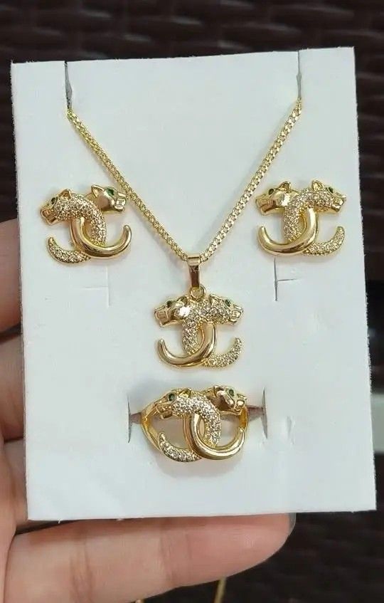 14K Vermeil Gold 3n1 Set (Category: Necklaces) located in Caloocan City. Submitted by cheskhaionlinestore2.0 (Listing ID 1463881071, Image 1). Description: New Collection 🥰 14k GOLD VERMEIL Super Sale ⚡ 3n1 Set ₱1250 only📌 What is Vermeil Gold? 14K Vermiel Gold Gold vermeil (pronounced ver-may) is a high-quality type of gold-plated jewelry defined by a sterling silver base metal, a thick gold layer (at least 2.5 microns), and a gold purity of 1