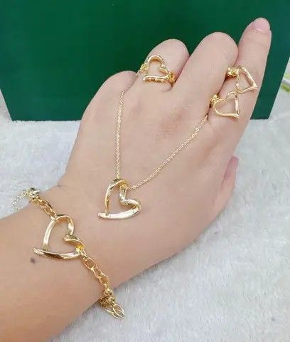 14K Vermeil Gold 4n1 Set (Category: Necklaces) located in Caloocan City. Submitted by cheskhaionlinestore2.0 (Listing ID 1463767861, Image 2). Description: New Collection 🥰 14k GOLD VERMEIL Super Sale ⚡ 4n1 Set ₱1300 only📌 What is Vermeil Gold? 14K Vermiel Gold Gold vermeil (pronounced ver-may) is a high-quality type of gold-plated jewelry defined by a sterling silver base metal, a thick gold layer (at least 2.5 microns), and a gold purity of 1