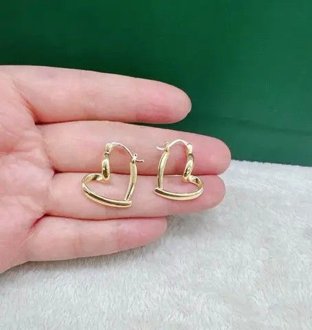 14K Vermeil Gold Open Heart Set (Category: Necklaces) located in Caloocan City. Submitted by cheskhaionlinestore2.0 (Listing ID 1463766859, Image 2). Description: New Collection 🥰 14k GOLD VERMEIL Super Sale ⚡ ₱1100 Set Earrings ₱ 700 only📌 What is Vermeil Gold? 14K Vermiel Gold Gold vermeil (pronounced ver-may) is a high-quality type of gold-plated jewelry defined by a sterling silver base metal, a thick gold layer (at least 2.5 microns), and 