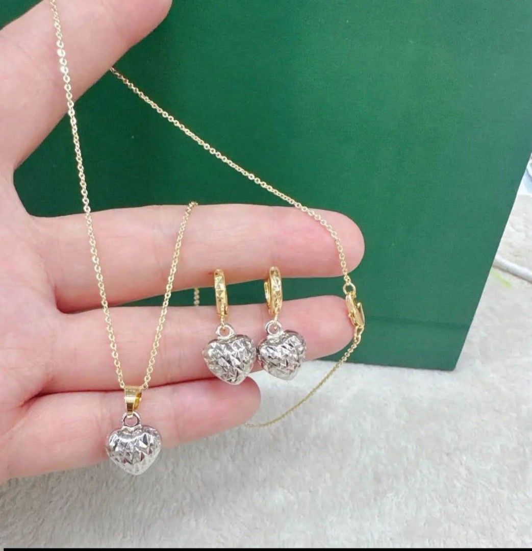 14K Vermeil Gold Two tone 2n1 Set (Category: Necklaces) located in Caloocan City. Submitted by cheskhaionlinestore2.0 (Listing ID 1463769155, Image 1). Description: New Collection 🥰 14k GOLD VERMEIL Super Sale ⚡ 2 tone 2n1 Set ₱1050 only📌 What is Vermeil Gold? 14K Vermiel Gold Gold vermeil (pronounced ver-may) is a high-quality type of gold-plated jewelry defined by a sterling silver base metal, a thick gold layer (at least 2.5 microns), and a 