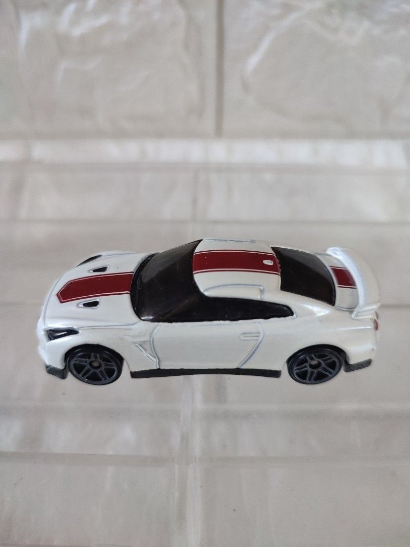 17 nissan GT-R R35 (Category: Vehicle & Diecast Models) located in Narvacan. Submitted by jigger85 (Listing ID 1463766554, Image 1). Description: mint bought in UK loc. ilocos sur can ship thru JNT OR LBC.