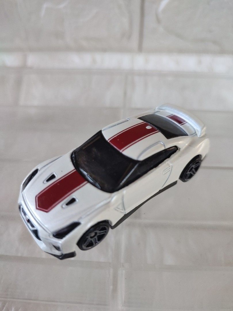 17 nissan GT-R R35 (Category: Vehicle & Diecast Models) located in Narvacan. Submitted by jigger85 (Listing ID 1463766554, Image 2). Description: mint bought in UK loc. ilocos sur can ship thru JNT OR LBC.