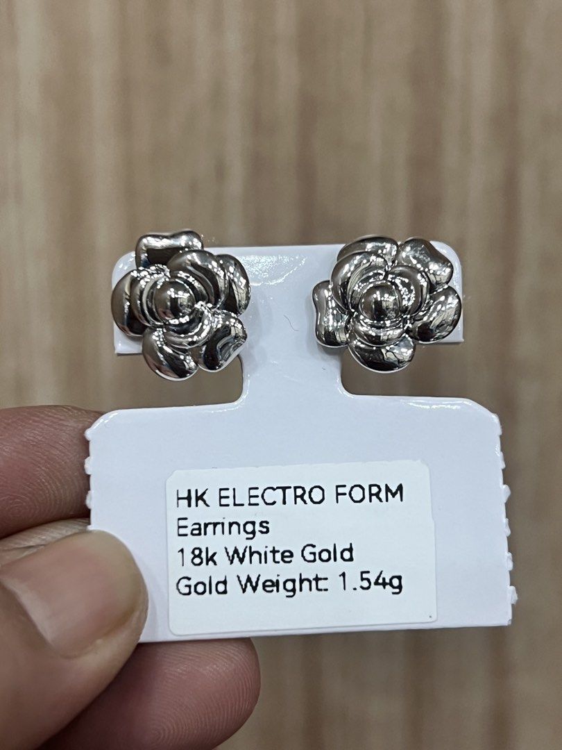 18k HK earring (Category: Earrings) located in Manila. Submitted by mightystone_77b719 (Listing ID 1463832722, Image 1). Description: .
