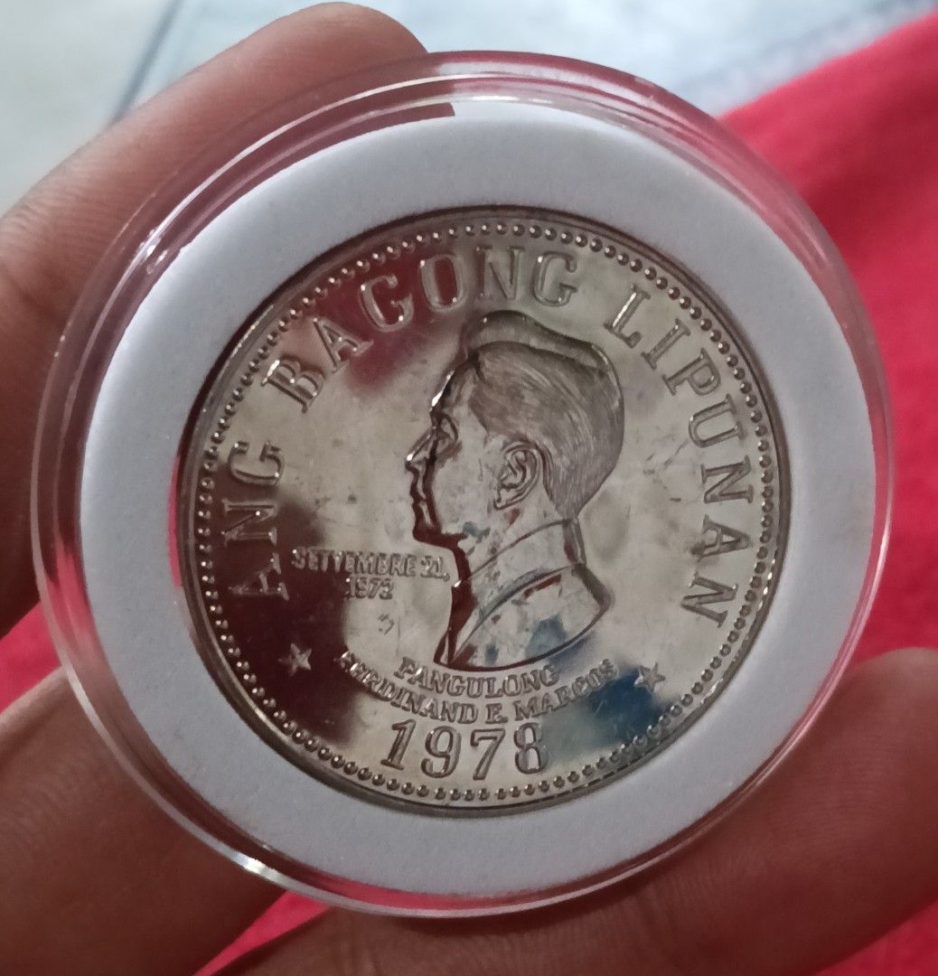 1978 5 pesos Ferdinand Marcos Uncirculated condition (Category: Currency) located in Batangas. Submitted by swiftstone.96924b (Listing ID 1463832870, Image 1). Description: - Authentic 1978 Philippine 5 Piso coin - Features Ferdinand E. Marcos on the obverse - Bagong Lipunan emblem also visible - Reverse displays the official coat of arms of the Republic of the Philippines - Includes a protective case for preservation - Ideal addition to any coin