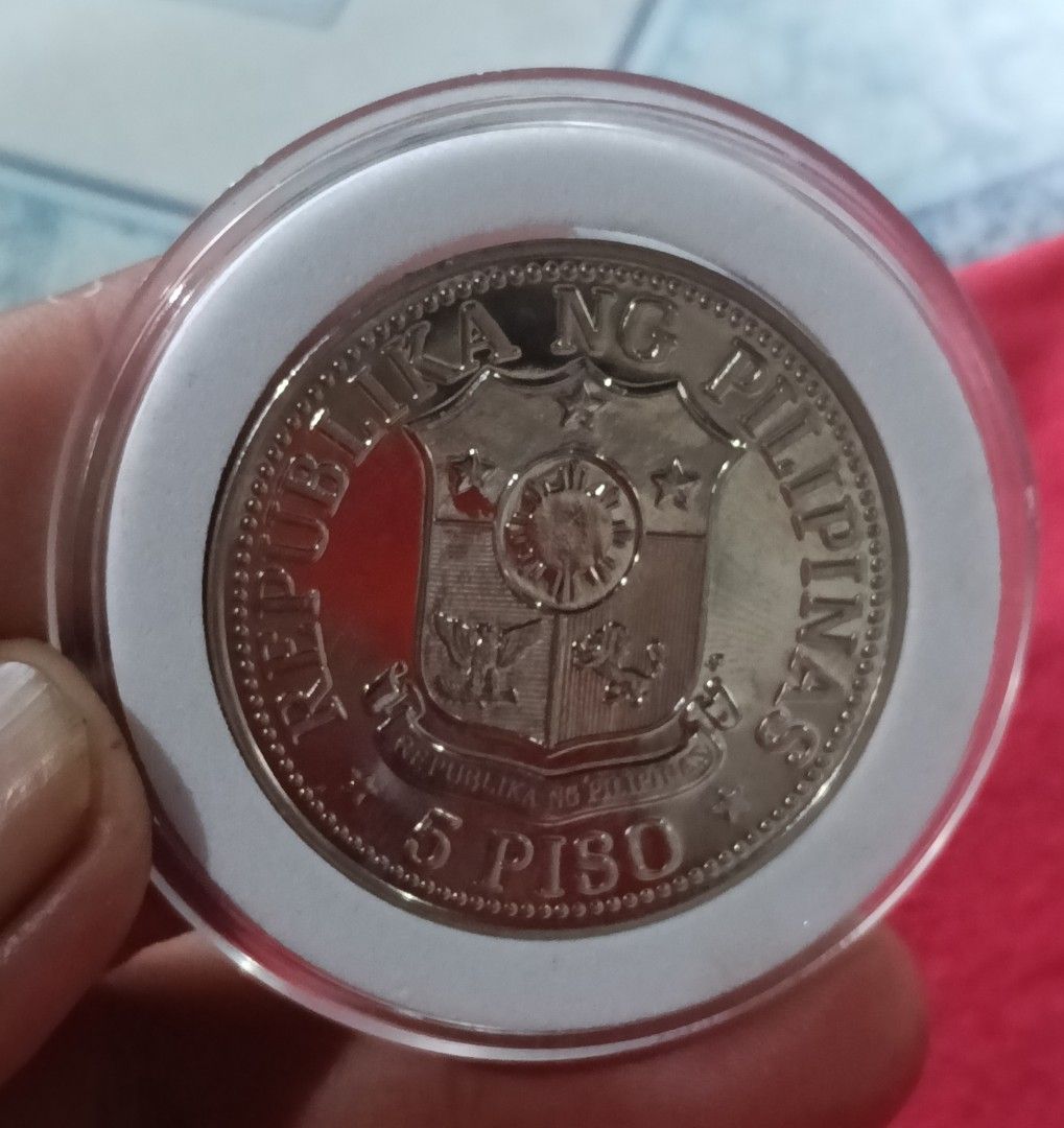 1978 5 pesos Ferdinand Marcos Uncirculated condition (Category: Currency) located in Batangas. Submitted by swiftstone.96924b (Listing ID 1463832870, Image 2). Description: - Authentic 1978 Philippine 5 Piso coin - Features Ferdinand E. Marcos on the obverse - Bagong Lipunan emblem also visible - Reverse displays the official coat of arms of the Republic of the Philippines - Includes a protective case for preservation - Ideal addition to any coin