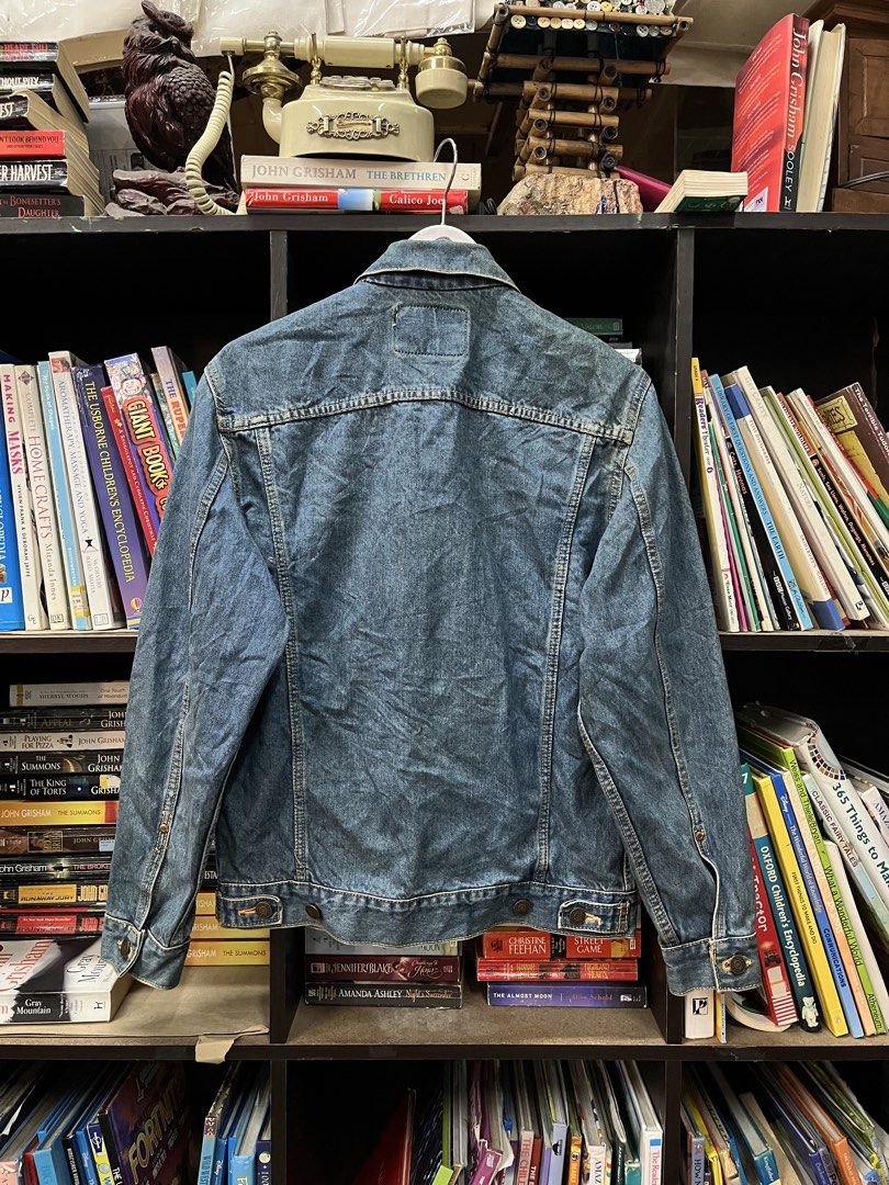 1990s Edwin Type 3 Denim Trucker Jacket (Category: Coats, Jackets and Outerwear) located in Baguio. Submitted by feelathome (Listing ID 1463934375, Image 2). Description: 1990s Edwin Type 3 Denim Trucker Jacket Tag size: Large Width: 20 Length: 25 Shoulder: 17 Sleeves: 24 Excellent condition 1,750php Free nationwide shipping. Read the description and check all photos carefully before buying. If you have any questions feel free to ask..