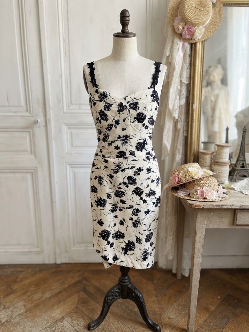 *each Black floral accent Mini dress (Category: Dresses) located in Cavite. Submitted by wishie_collects (Listing ID 1463937727, Image 3). Description: 279 middle 329 Tube dress and with Strap Smocked Back with zipper Size Xs - Semi Med black abstract floral pattern on an off-white textured fabric..
