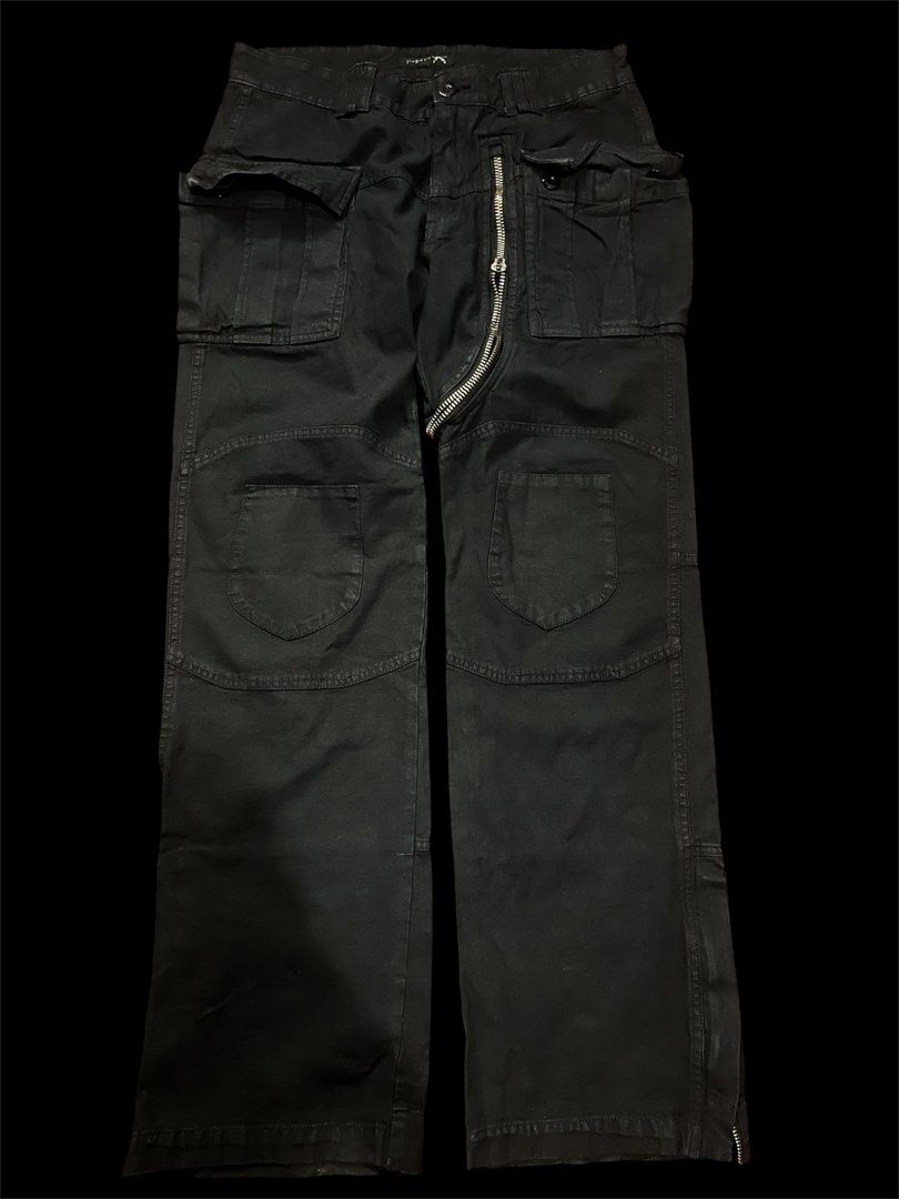 2000’s paper (Category: Jeans) located in Lucena. Submitted by netnyahyo (Listing ID 1463761663, Image 1). Description: 00s paper utility pants with curved zipper front & back and multiple pockets, panel construction, hem zip. I : front zip is not working. size 32 length 41 thighs 11 knee 9 leg op 9.