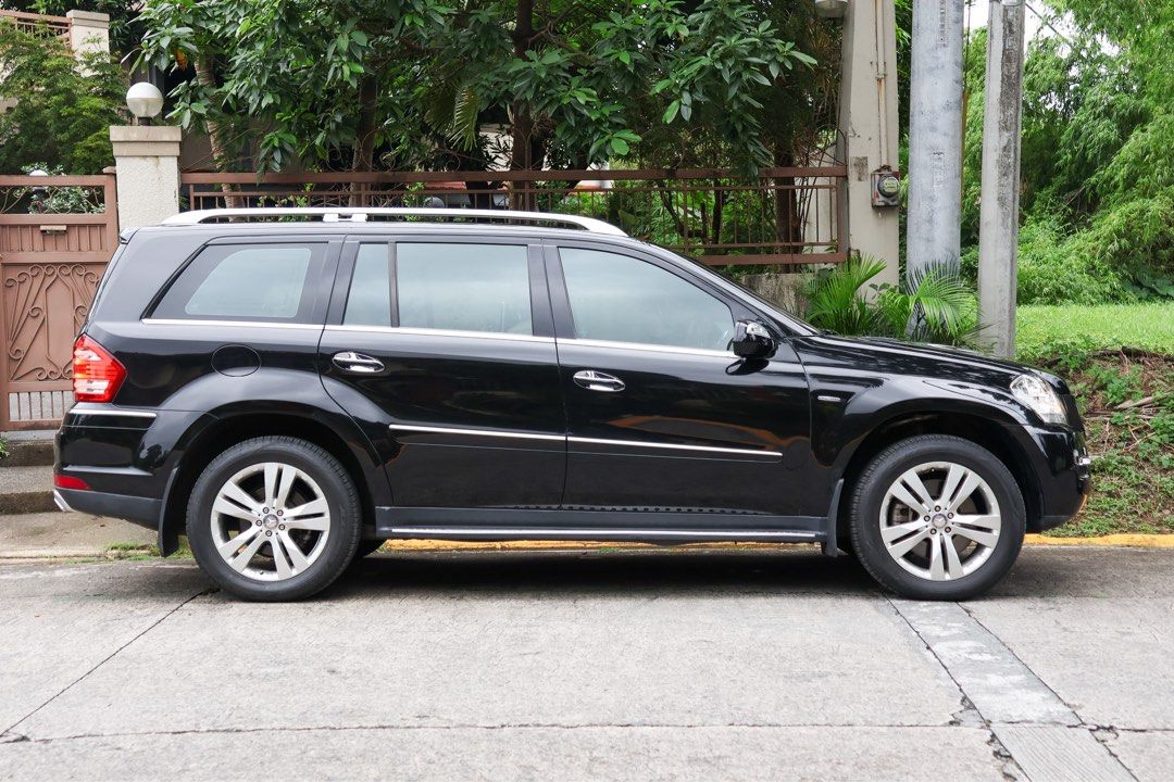 2010 Mercedes Benz GL 350d Auto (Category: Used Cars) located in Quezon City. Submitted by emcpradoautoinc (Listing ID 1463773492, Image 3). Description: 2010 Mercedes Benz GL350d 7-speed automatic transmission 4matic 3.0L V6 turbo-diesel engine Airmatic suspension 52,000 kms mileage Harman Kardon sound system Ending 8 (Thursday coding) Php 1,295,000 Price is negotiable Major credit cards accepted Open for trade-in Viewing and test drive at 47 Mo