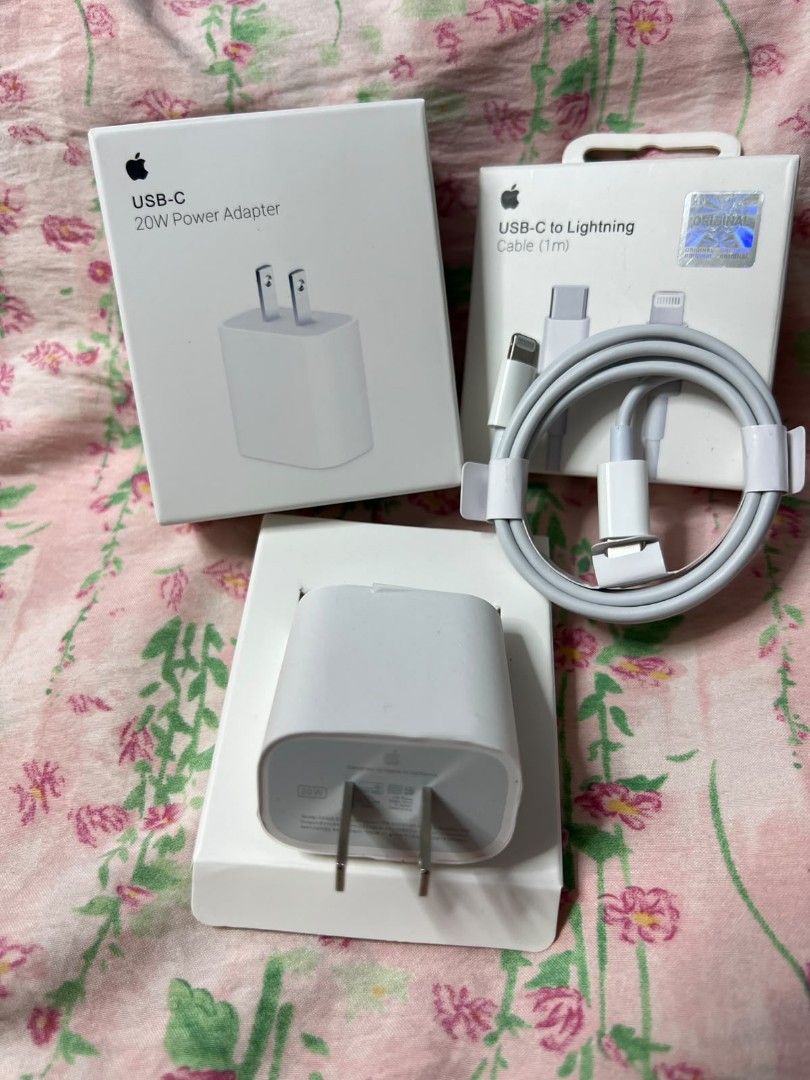 20W iPhone Lightning Charger (Category: Chargers & Cables) located in Manila. Submitted by itsashy (Listing ID 1463852332, Image 1). Description: .