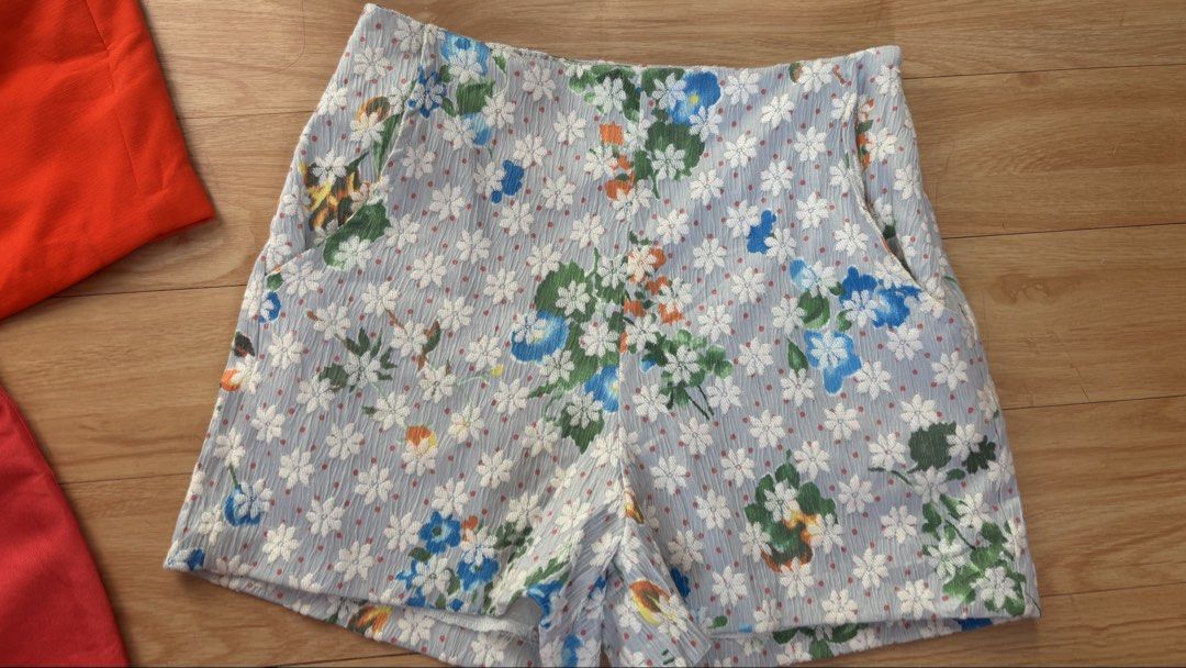 24-26 Bundle Premium HW shorts (Category: Shorts) located in Cainta. Submitted by prelovebytish (Listing ID 1463865293, Image 2). Description: - Bundle of 3 A.S GIRL shorts - Includes: bright red (new with tags), vibrant pink, and light blue floral print - Style: High-waisted, tailored fit - Perfect for summer outfits.