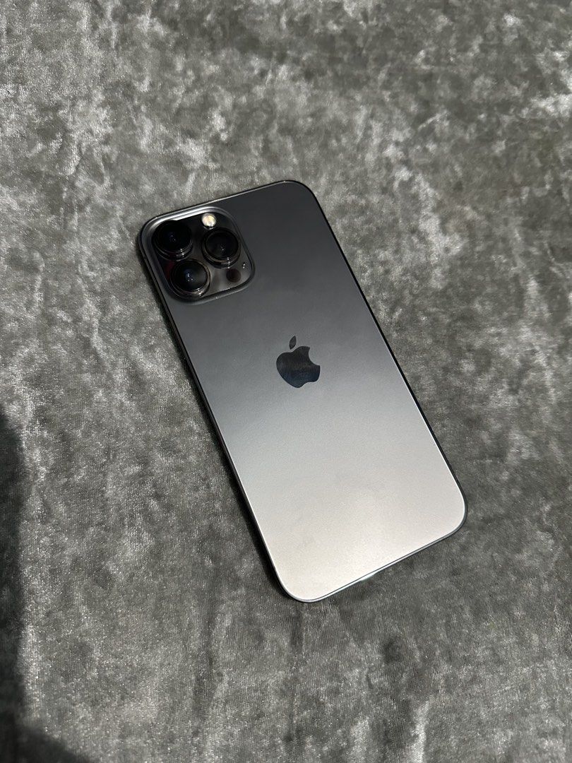256gb iPhone 13 Pro Max 85%BH (Category: iPhone 13 Series) located in Paranaque City. Submitted by reyyy_star (Listing ID 1463755531, Image 1). Description: ✅For sale or swap 🍎iPhone 13 Pro Max 🔓Factory Unlock 🧠256gb 🔋85% Battery Health 📱Truetone working 😊Face ID working 😎No dents or scratches 😉No performance issues 💯All working perfectly 📦Including cases and charger 📍Parañaque.