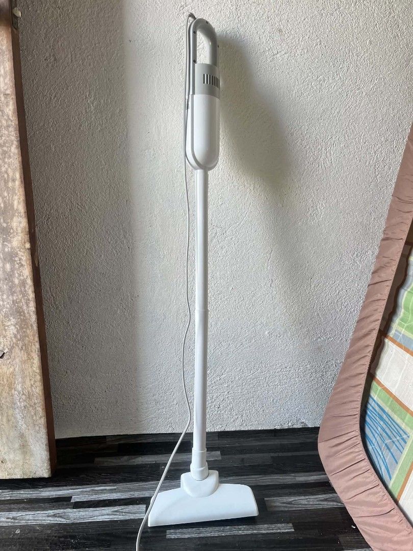 3 in 1 Vacuum Cleaner (Category: Vacuum Cleaner & Housekeeping) located in Quezon City. Submitted by biz.mode (Listing ID 1463860470, Image 1). Description: RFS: Hindi na ginagamit No issue amd ready to use Loc: Anuling Mendez, Cavite.