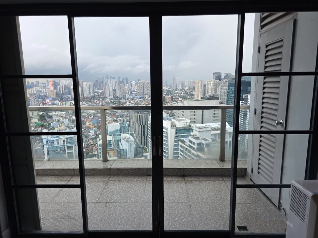 3BR High Ceiling Unit in Bellagio Tower 2, BGC For Rent (Category: Apartments & Condos) located in Manila. Submitted by ayc-propertylistings (Listing ID 1463851774, Image 3). Description: FOR RENT | Bellagio 2 – Forbestown Road, BGC Spacious high-ceiling penthouse-level 3-bedroom unit with 2 terraces, maid’s room, and 1 parking slot. Property Details: • 3 Bedrooms • 187 sqm • 40th Floor – Penthouse • High Ceiling • 2 Terraces • Master’s Toilet wi