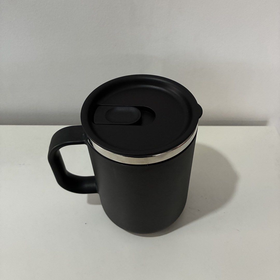 (-40%) Hydro Flask Coffee Mug 24 oz, Black (Category: Water Bottles & Tumblers) located in Pasig City. Submitted by prelovedbynatsmnl (Listing ID 1463780324, Image 3). Description: Retail Price - ₱2,195 / $35 Preloved Price - ₱1,200 Last Price - ₱1,100 (-45%) Purchase Date - Apr 2025 Purchased At - Amazon dot com FYI - Includes box - 24 oz not sold locally RFS - Decluttering.