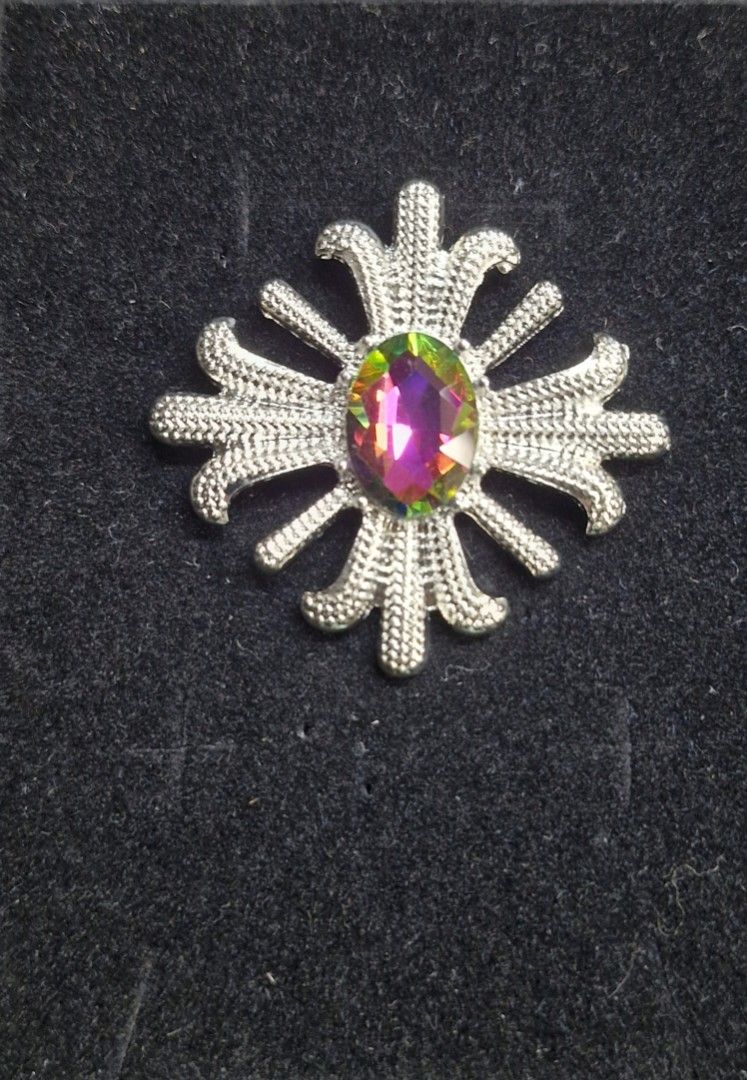 4Unbowed Crest Brooch (Category: Brooches) located in Taguig. Submitted by mommaschoice (Listing ID 1463907304, Image 1). Description: Brand new Unisex use Adorned w/rhinestone Silver-Tone finish Lightweight won't damage the fabric Ships nationwide.