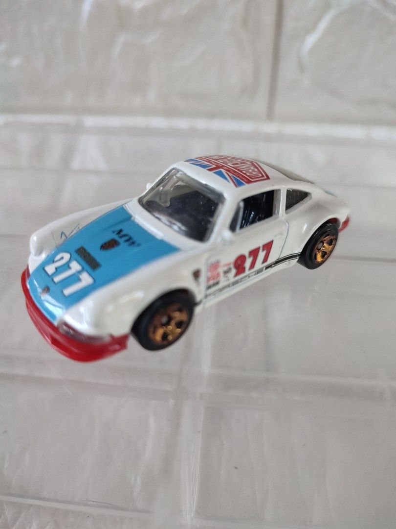 71 porsche 911 hotwheels loose (Category: Vehicle & Diecast Models) located in Narvacan. Submitted by jigger85 (Listing ID 1463748549, Image 2). Description: almost mint minimal hairline bought in UK loc. ilocos sur can ship thru JNT OR LBC.