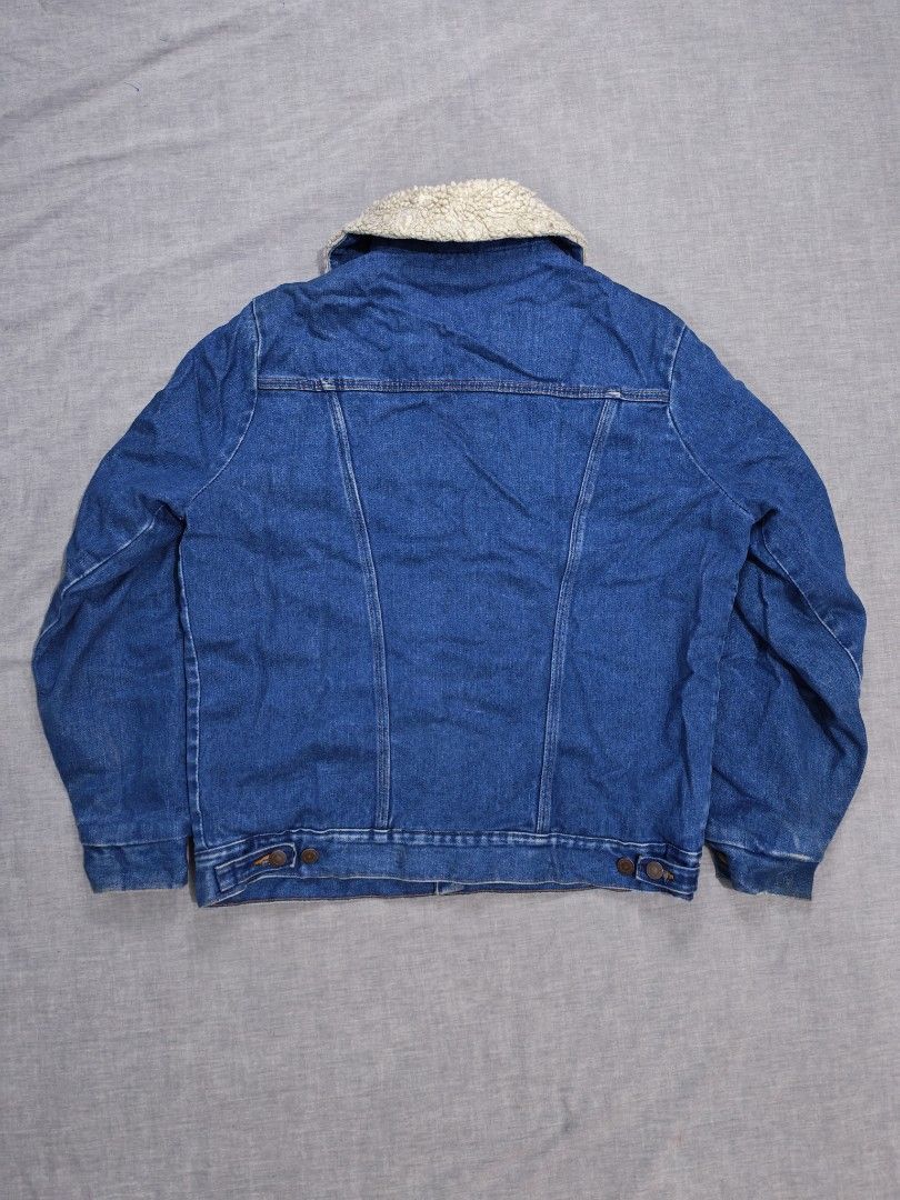 80s wrangler sherpa denim trucker jacket (Category: Coats, Jackets and Outerwear) located in Baguio. Submitted by used_clothing2600 (Listing ID 1463809092, Image 2). Description: 80s wrangler sherpa denim trucker jacket size medium verygood condition width 24 length 26 shoulders 18 sleeve length 25 P 1,780.