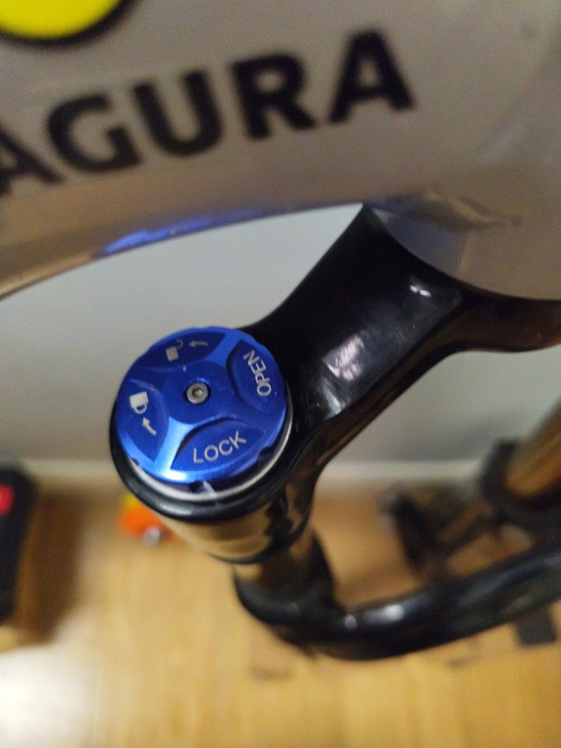 前叉 （分類：單車）位於 Hong Kong。 由 ilikemtbbike 提交（商品編號 1463878502，圖片 3）。簡介： 開擋110*15。