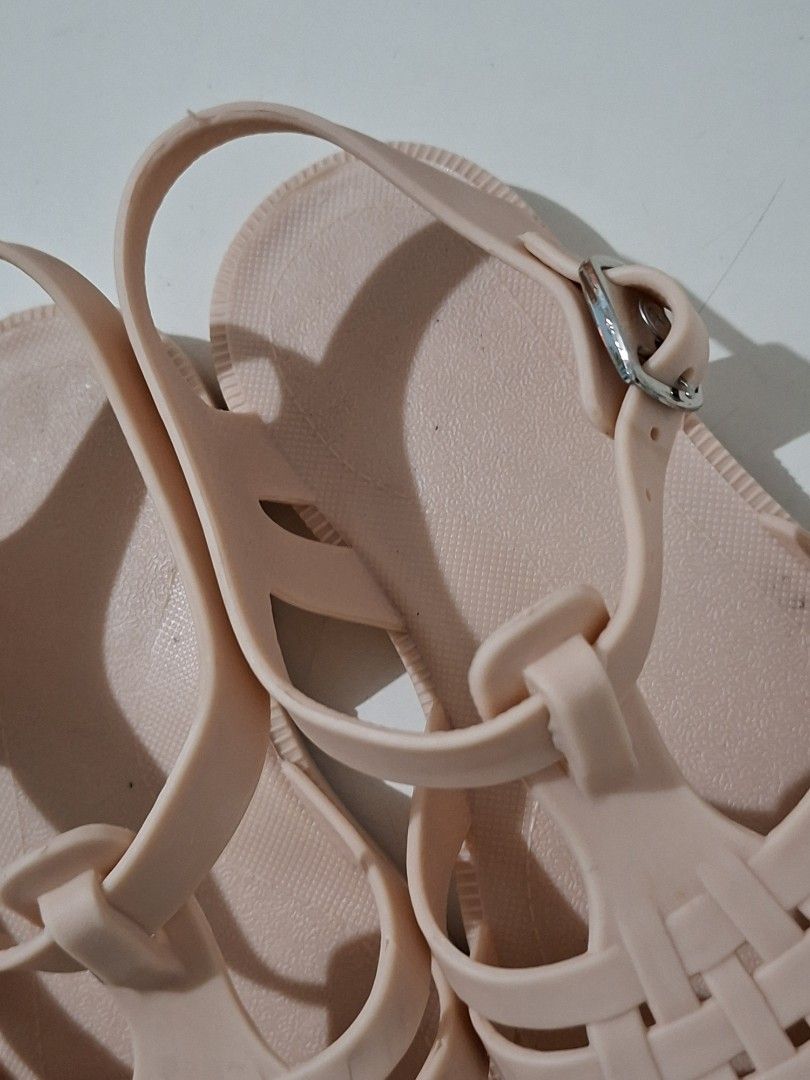 🩷 Jelly Soft Sole Sandals – 20cm (Category: Babies & Kids Fashion) located in Taguig. Submitted by authprelovedonlineshop2 (Listing ID 1463876238, Image 3). Description: ### 🩷 Jelly Soft Sole Sandals – 20cm **Super bango and cute, Melissa-style! 😍✨** - Soft **jelly material** - Comfortable **soft sole** - **Non-slip** outsole - **20 cm** - **Adjustable strap** for a secure fit - **Excellent condition** - Super bango/fresh-smelling, similar to 
