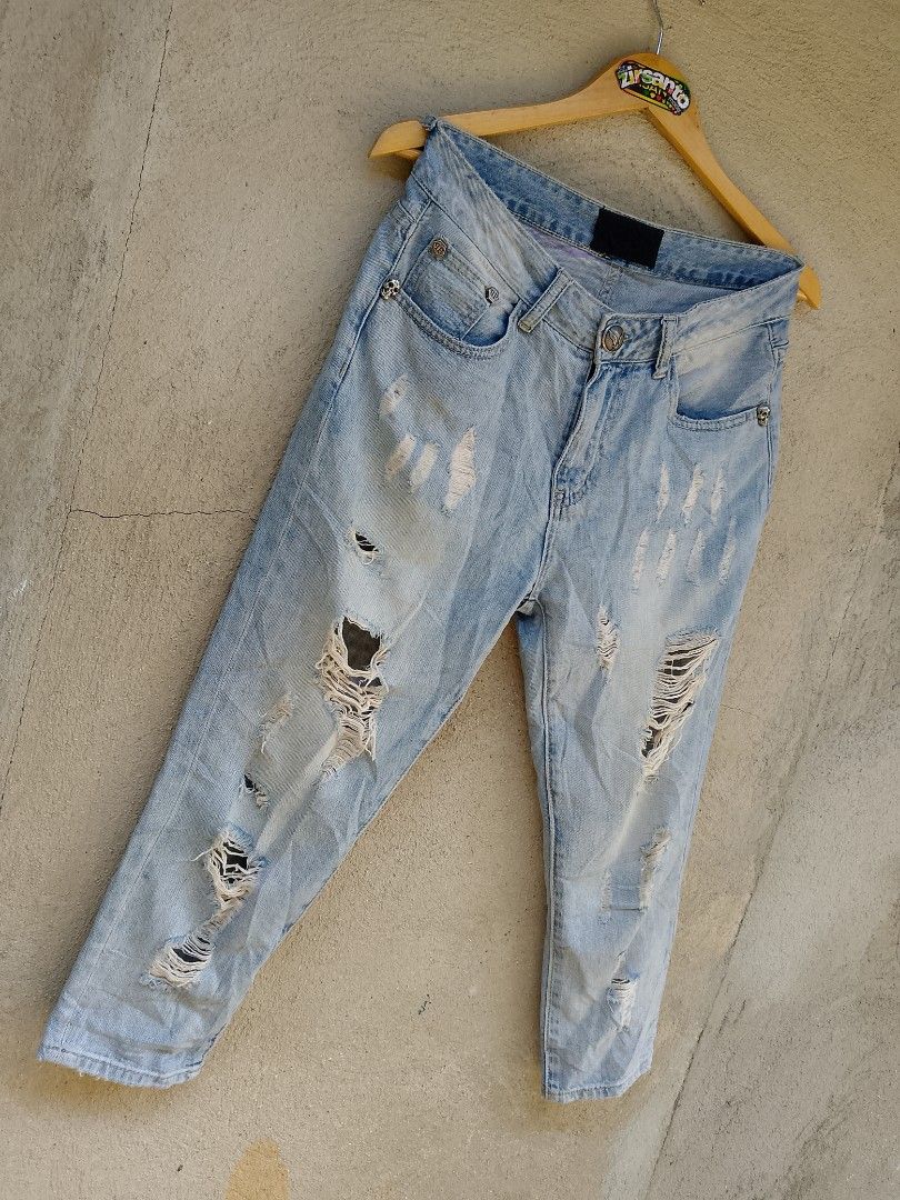 " PHILLIP PLEIN (distressed) WOMEN " (Category: Luxury Apparel) located in Danao, Cebu. Submitted by psychypymb40965 (Listing ID 1463920875, Image 2). Description: details are in first photo ‎pm/dm for other details,issues or transactions ‎negotiable! 👊😁 ‎2nd Account Available Shoes, Bags, Sandals, Slippers & more footwear just click the link below 💚👇😁❤️ or follow for update stocks. ‎https://www.carousell.ph/u/azaiahnere02/?t-id=PJuARdaOwh_1
