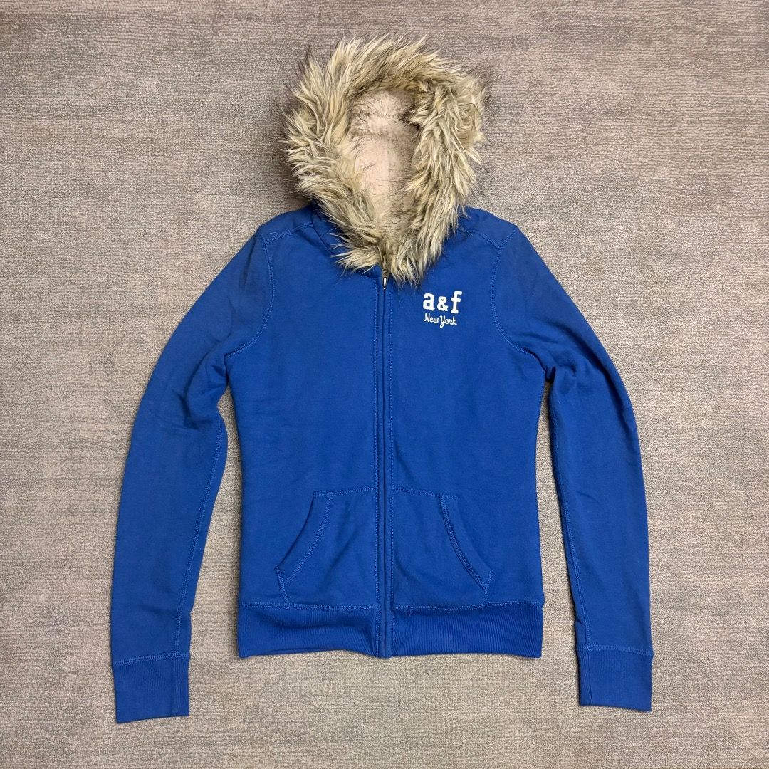 Abercrombie Fur Jacket (Category: Coats, Jackets and Outerwear) located in Calamba. Submitted by bermuda.ph (Listing ID 1463851314, Image 1). Description: Check dimensions .