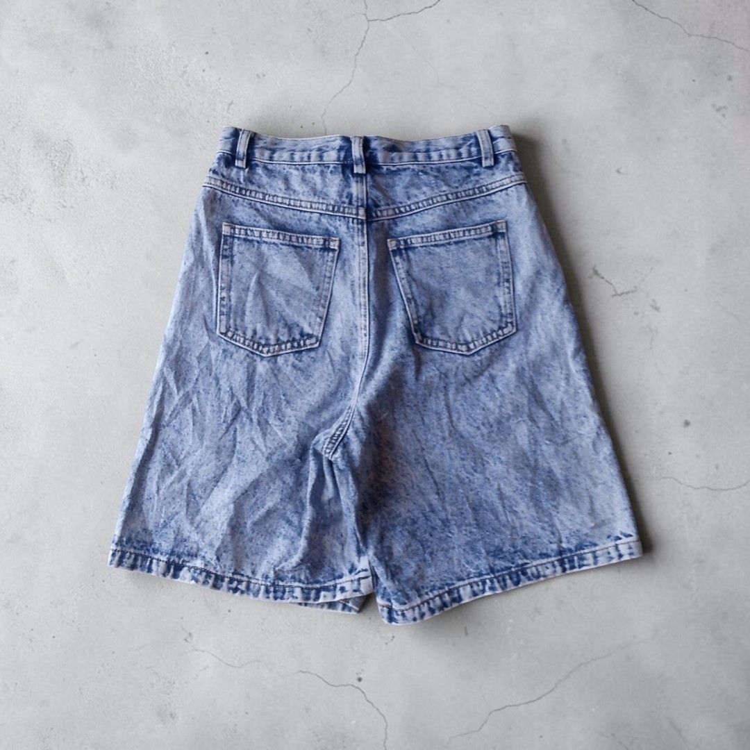 Acid Wash Denim Shorts (Category: Shorts) located in Manila. Submitted by thrifteeeer (Listing ID 1463770586, Image 2). Description: - Trendy acid wash denim shorts - Flattering high-waisted fit - Classic 5-pocket design - Secure zipper and button closure - Versatile for everyday casual wear - Easily pairs with any top - 26 waist - 49 cm length .