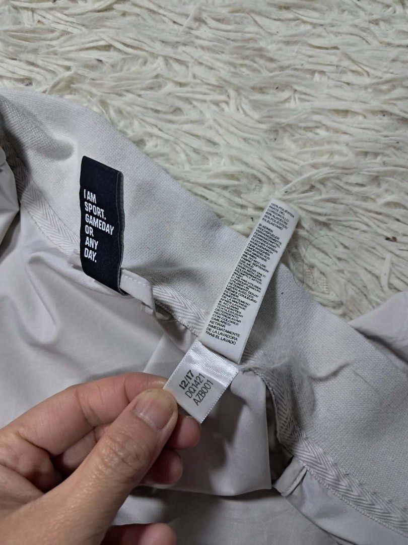 Adidas Colorblock Track Jacket Medium (Category: Coats, Jackets and Outerwear) located in Baguio. Submitted by padisellsz (Listing ID 1463862815, Image 3). Description: - Adidas colorblock track jacket - Very good condition - No issues - Color: Light grey and dark grey - Size: Medium - Features zippered pockets - Adidas logo on the sleeve - Ideal for sports or casual wear.