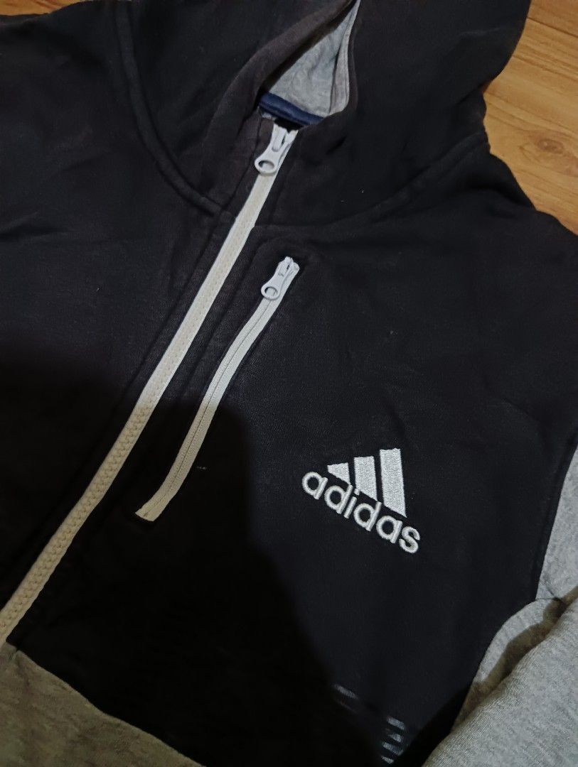 ADİDAS HOODİE (Category: Hoodies) located in Mendez-Nunez. Submitted by joziahshen09 (Listing ID 1463866199, Image 2). Description: ⚡ ADİDAS TWO TONE HOODİE ⚡ MINE: 200 ⚡good fittings! ⚡embroidered design ⚡cool colorway ⚡DIMES (inches 0 start) W- 21 L- 27.