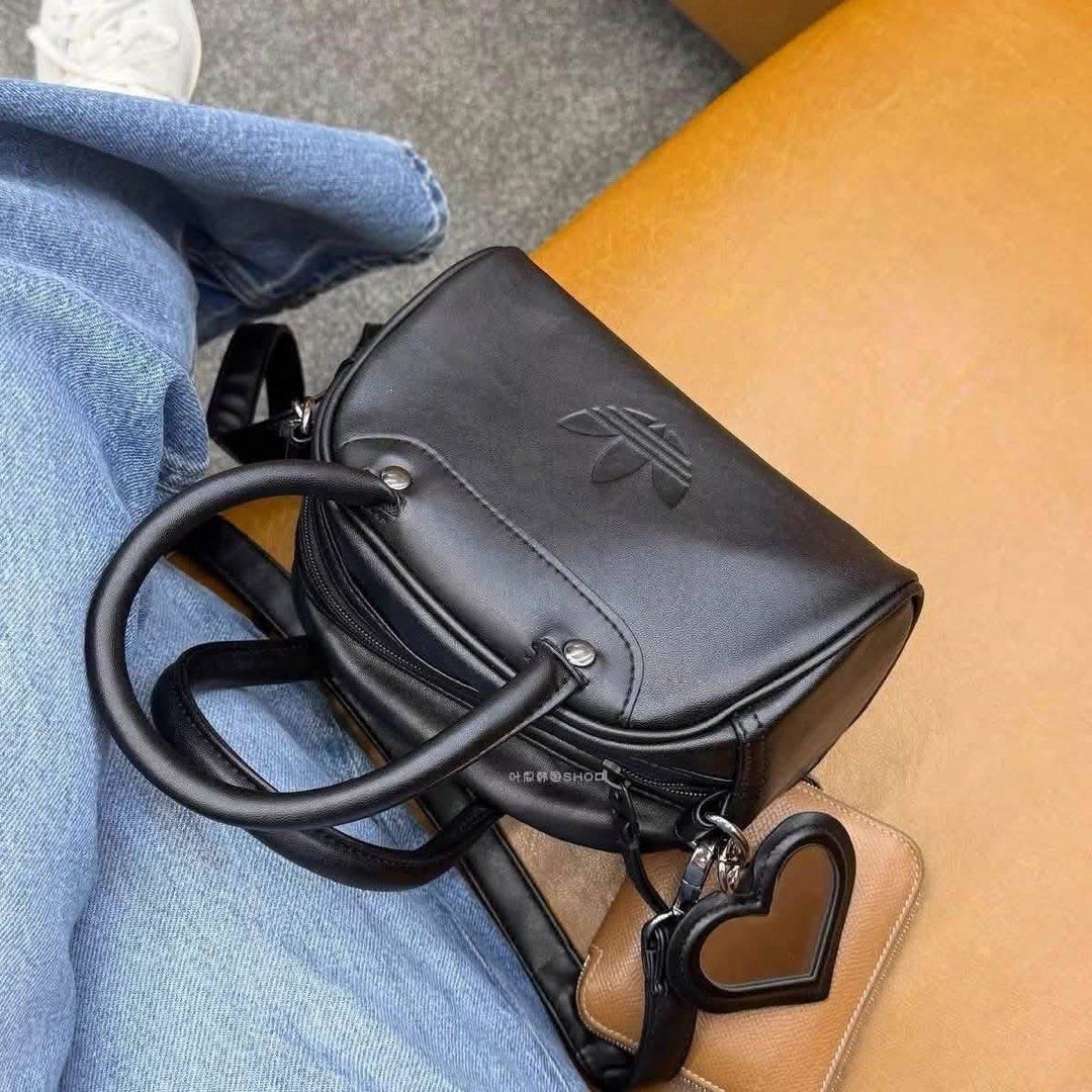 Adidas mini bag (Category: Cross-body Bags) located in Manila. Submitted by avery.thing (Listing ID 1463793027, Image 1). Description: .