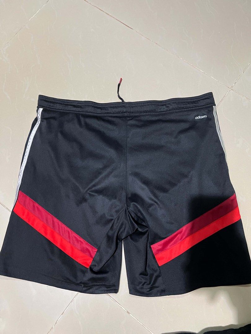 Adidas short (Category: Shorts) located in Dagupan City. Submitted by nathani3l (Listing ID 1463839357, Image 2). Description: Adidas short W:34 L:19 Good as new Color rate: 10/10 Minimal himulmol .