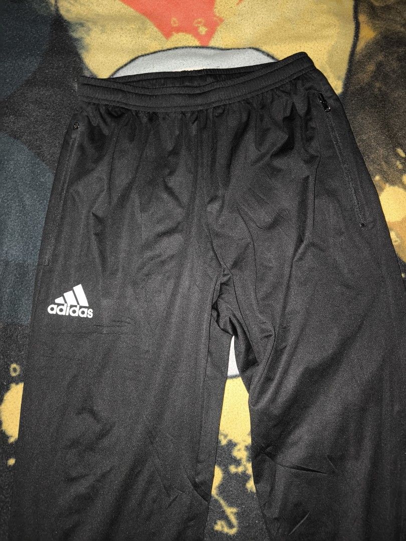 Adidas waterproof jogger (Category: Joggers) located in Manila. Submitted by fljaoti27 (Listing ID 1463865386, Image 2). Description: Adidas waterproof jogger Medium.