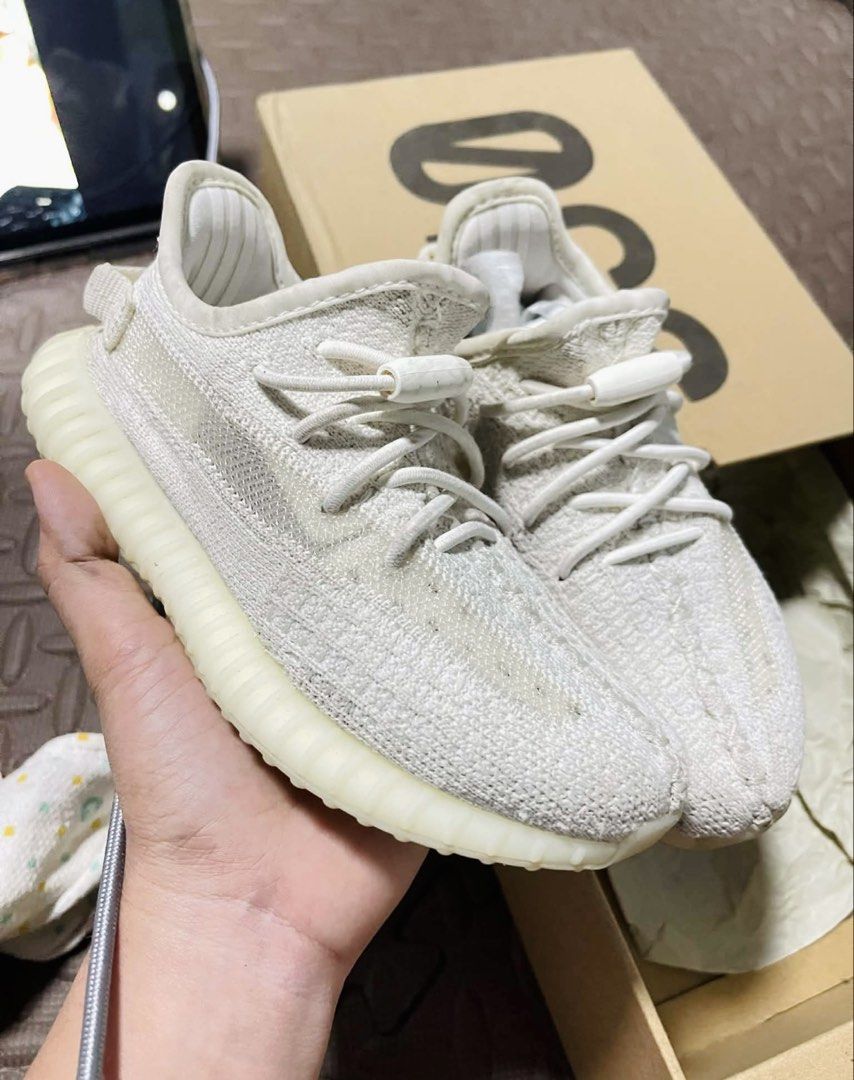Adidas Yeezy Boost 350 V2 Kids Bone (Category: Babies & Kids Fashion) located in Agdangan. Submitted by wardrobeblissprintcraft (Listing ID 1463883065, Image 3). Description: - Adidas Yeezy Boost 350 V2 for kids - Color: Bone - Size: 11K - Includes original box and tags - Great for your little one.