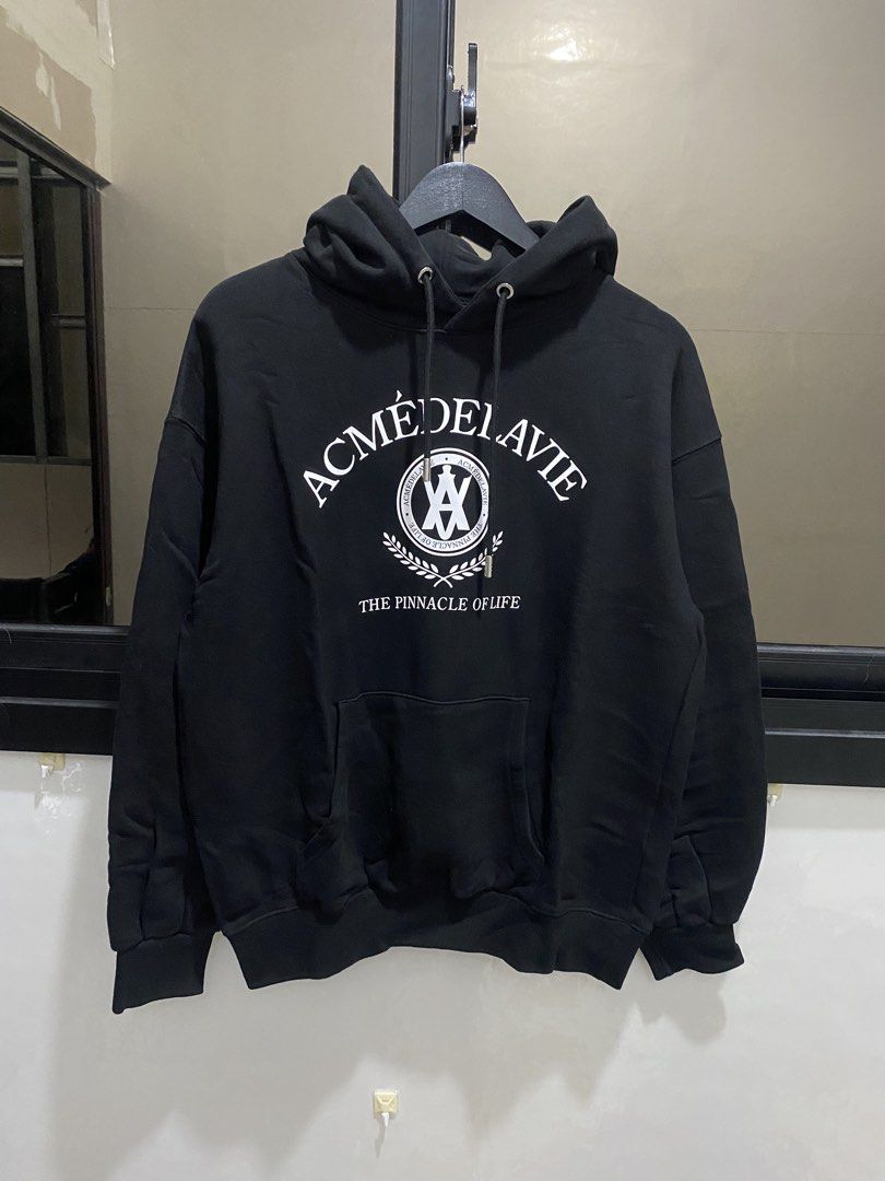 Adlv x lisa (Category: Others Tops) located in Manila. Submitted by hell_market (Listing ID 1463895502, Image 1). Description: .