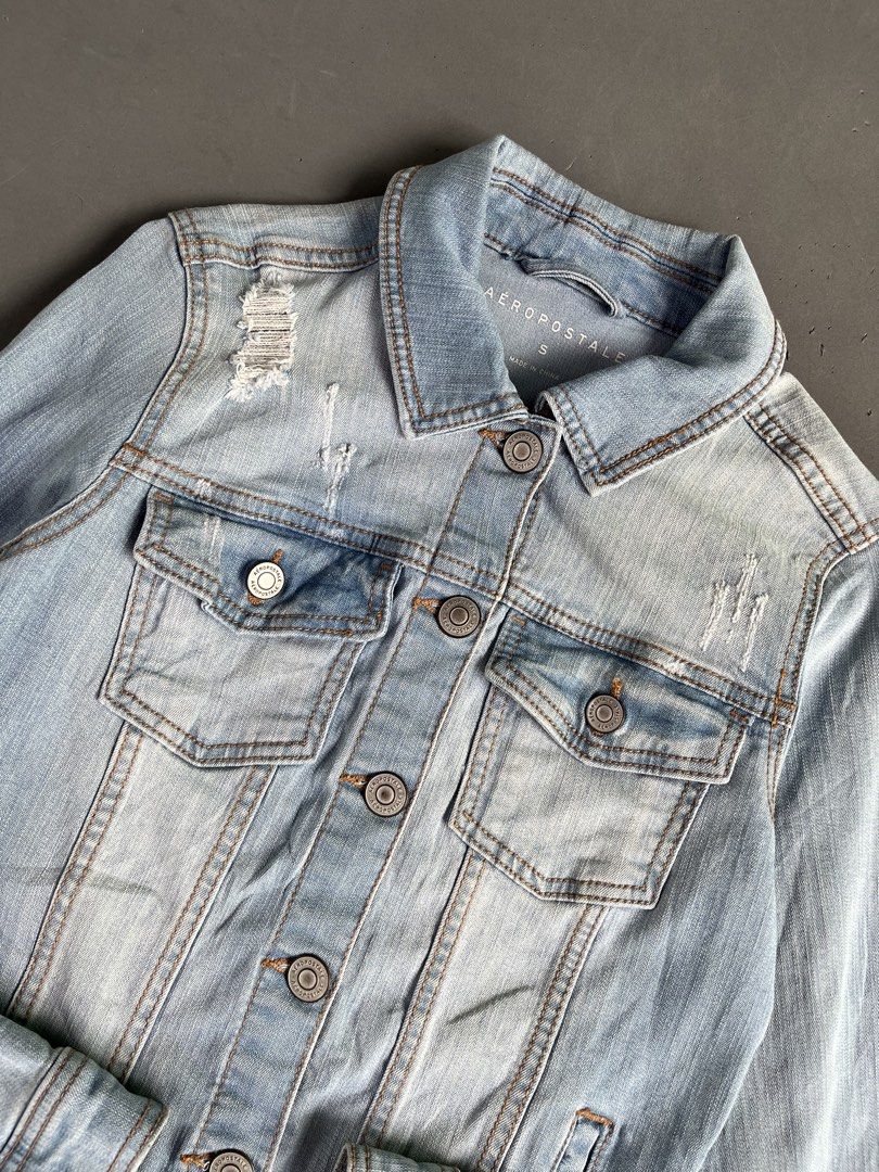 AEROPOSTALE DENIM JACKET (Category: Coats, Jackets and Outerwear) located in Quezon City. Submitted by kentstuff (Listing ID 1463859403, Image 2). Description: AEROPOSTALE Size S On Tag Shoulder-Hem : 20” Pit-Pit : 16” Condition: Excellent CR: 9.8/10 Flaws: ❌ Needwash DISCLAIMER: This is a thrifted item. All brands, logos, and trademarks belong to their rightful owners. We’re here to rehome great pieces — no brand affiliation intended..