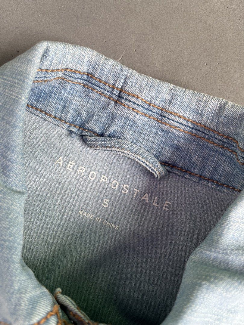 AEROPOSTALE DENIM JACKET (Category: Coats, Jackets and Outerwear) located in Quezon City. Submitted by kentstuff (Listing ID 1463859403, Image 3). Description: AEROPOSTALE Size S On Tag Shoulder-Hem : 20” Pit-Pit : 16” Condition: Excellent CR: 9.8/10 Flaws: ❌ Needwash DISCLAIMER: This is a thrifted item. All brands, logos, and trademarks belong to their rightful owners. We’re here to rehome great pieces — no brand affiliation intended..