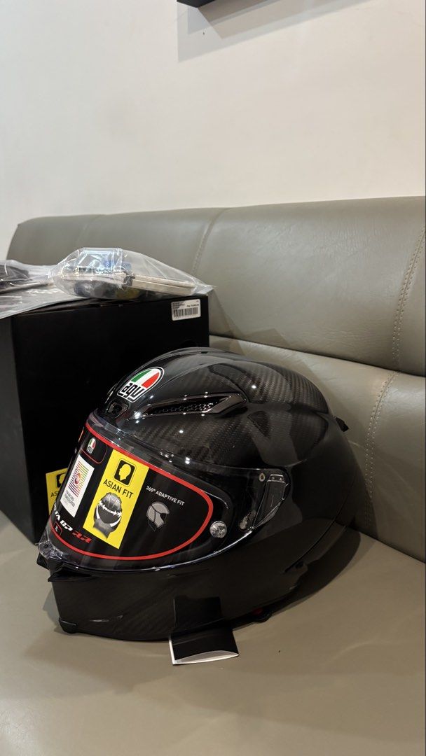 agv pista gp rr (brandnew) (Category: Helmets and other Riding Gears) located in Manila. Submitted by beybmuffin (Listing ID 1463845265, Image 3). Description: PAUNAHAN NALANG PO (LAST STOCKS IN PH) agv pista gp rr (BRANDNEW) Color: Glossy Carbon Black Size: L, XL PM FOR MORE PICS Included Accessories: • Hydration system & Bite Valve • Interior customization kit (top crown pad, rear crown pad, cheek pads) • Tear-off kit and silicone oil • Earplug