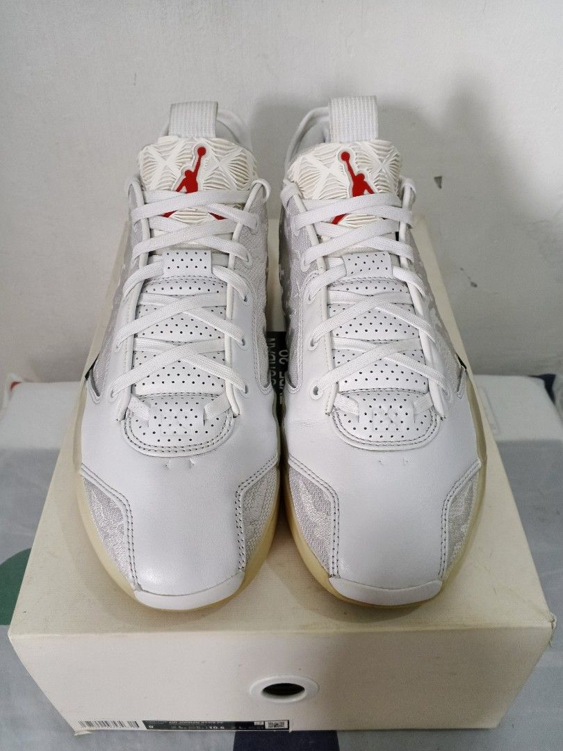 Air Jordan 39 "Sol" (Category: Sneakers) located in Carmona. Submitted by jmb_21 (Listing ID 1463810542, Image 2). Description: Air Jordan 39 "Sol" 2499 php + sf Size 9 US Mens Used, complete with original box Issue: Dirt and Sole Yellowing which is normal for icy soles Meetup places: Carmona, Cavite Biñan, Laguna Santa Rosa, Laguna.