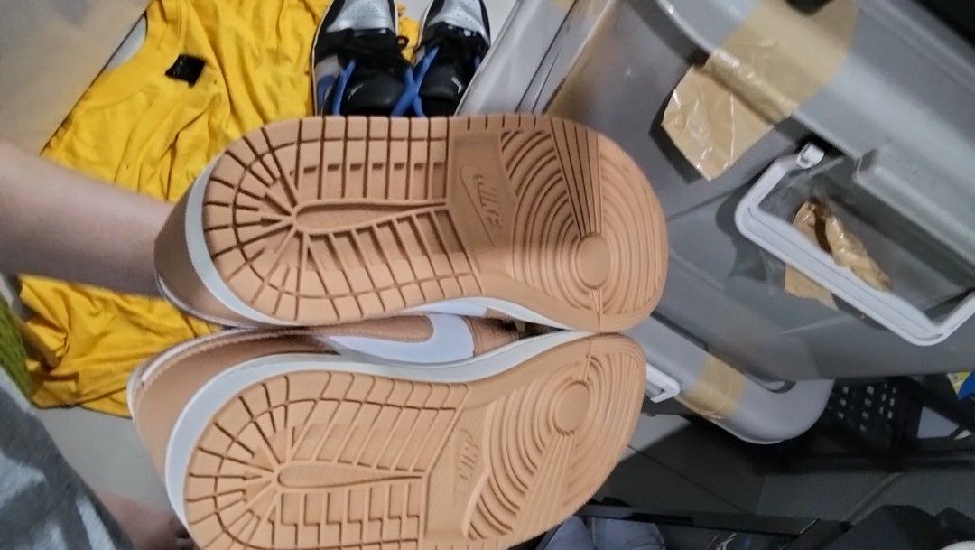 AJ 1 RETRO HIGH OG ”PRALINE“ (Category: Sneakers) located in Manila. Submitted by mariebelle__ (Listing ID 1463760245, Image 3). Description: 💬 DM ME FOR OFFER ✅ ORIGINAL 📦 NO BOX 📦 BRAND NEW 📦 NEVER WORN 📦 IN EXCELLENT CONDITION ✅ NO ISSUES.