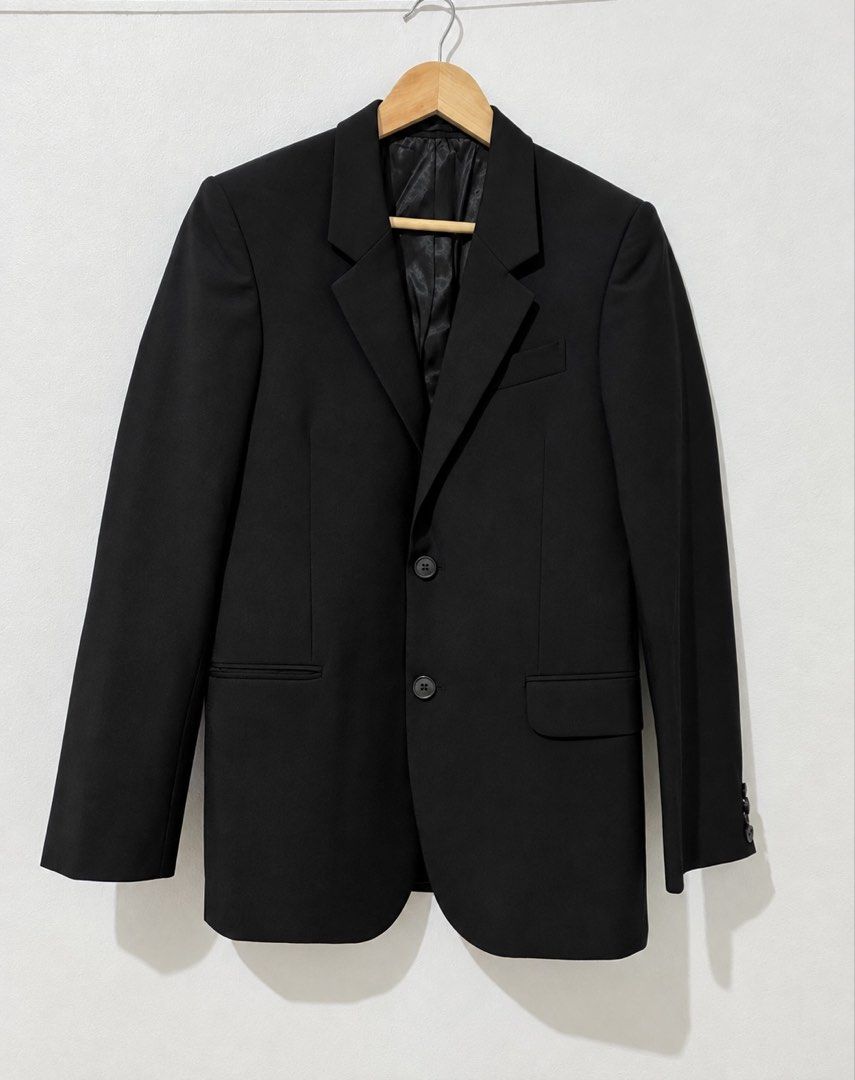 Alexander McQueen (Category: Coats, Jackets and Outerwear) located in Muntinlupa City. Submitted by keaquintan94623 (Listing ID 1463921716, Image 1). Description: Alexander McQueen Size 46 19x29 Shoulder 16 Sleeve length 24.5 73%Wool 27% Mohair Good as new No major Flaw.